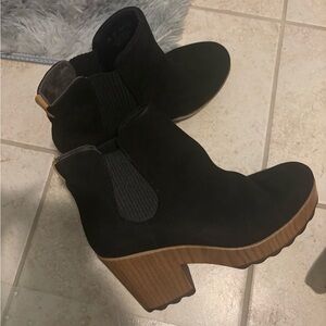 Women’s Black Suede Block Heel Chelsea Boot